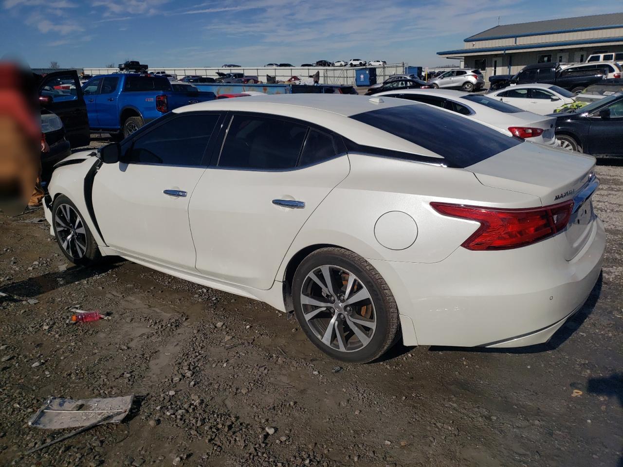 2017 Nissan Maxima - Image 2