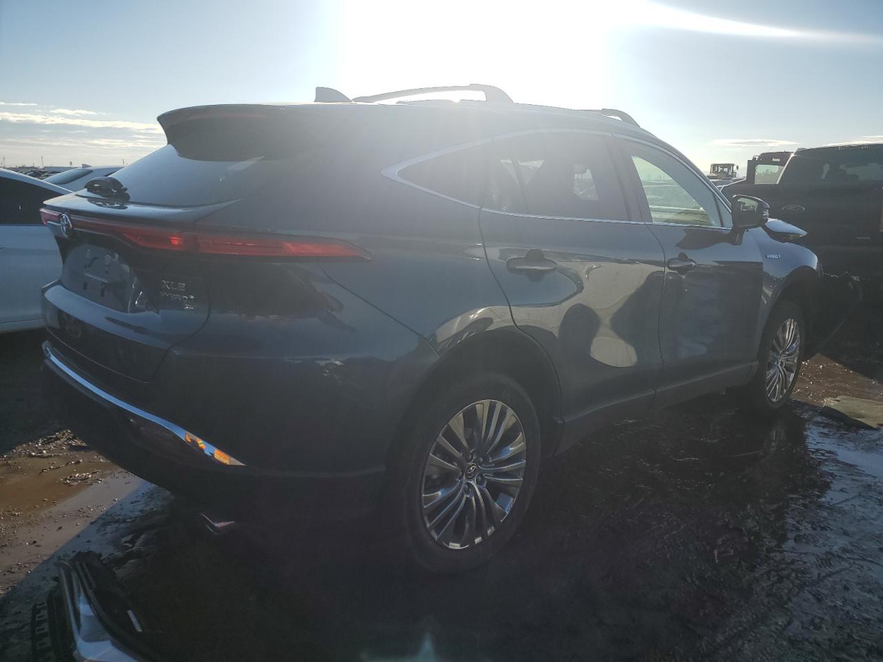 2021 Toyota Venza - Image 3