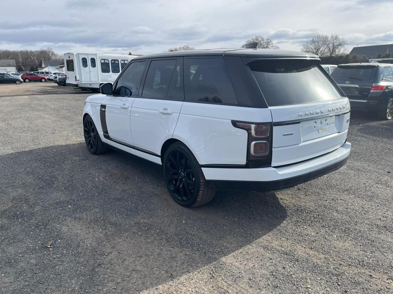 VIN SALGS2RE7JA383118 2018 LAND ROVER RANGEROVER no.2