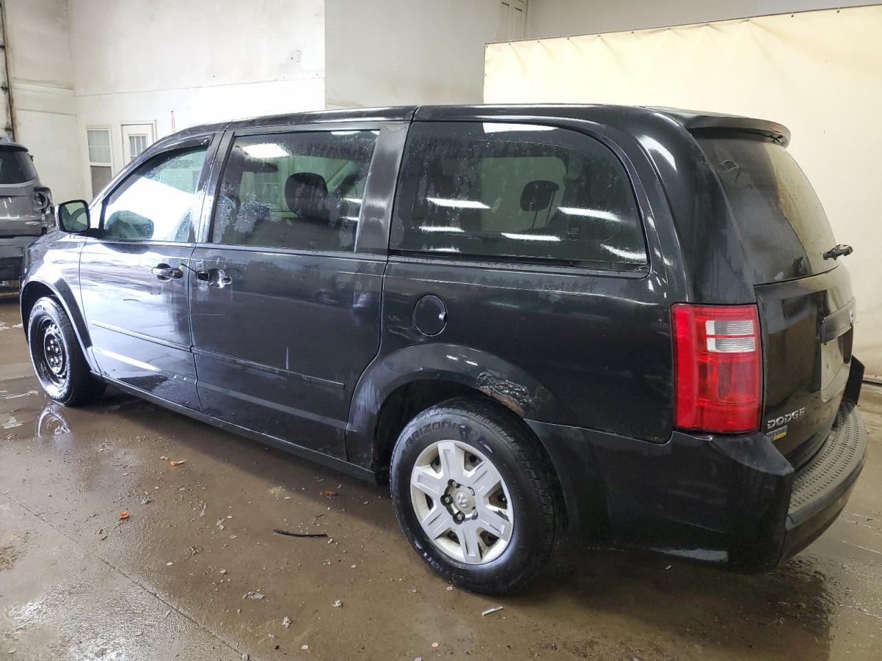 2010 Dodge Caravan - Image 2