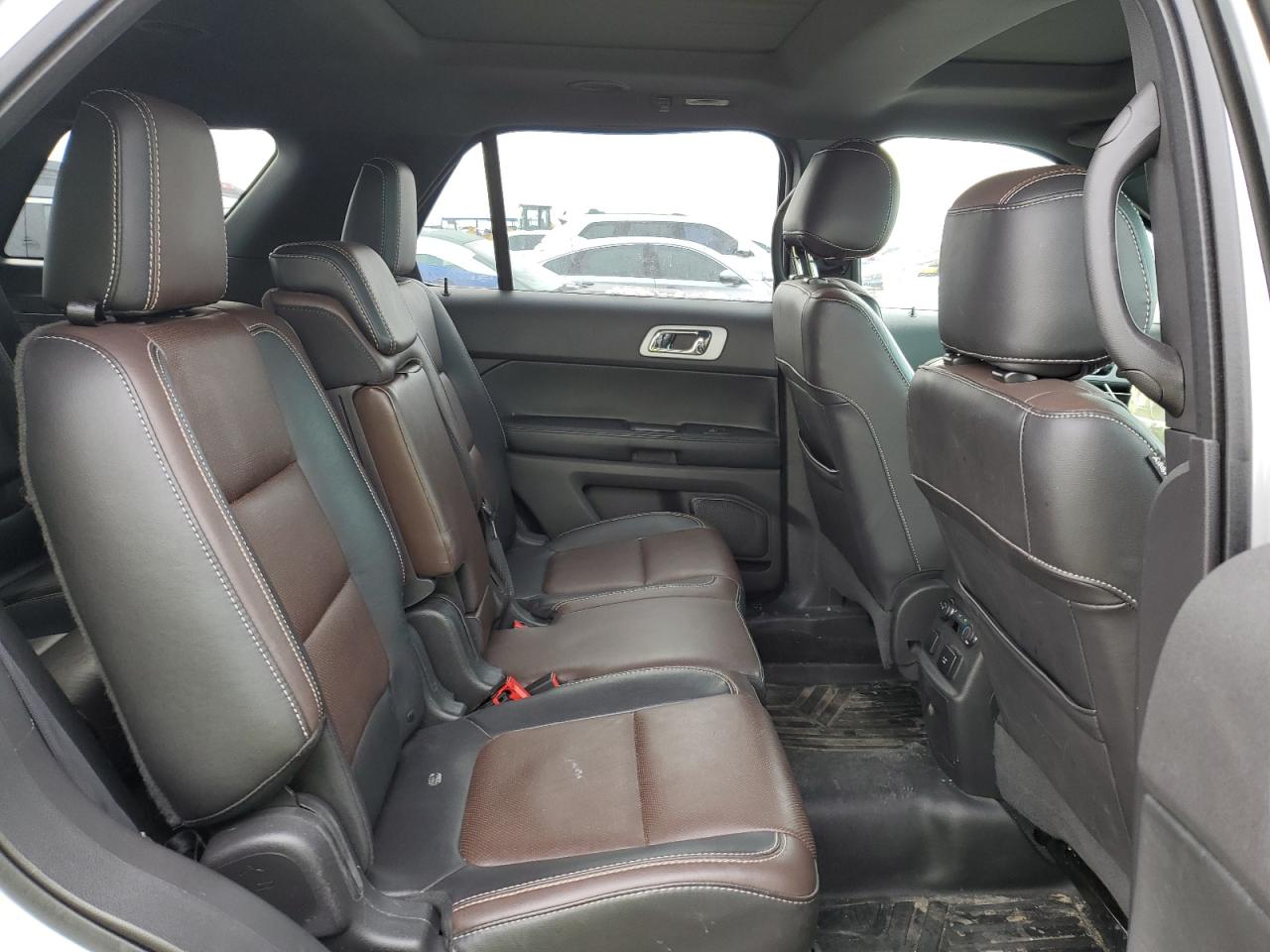 2015 Ford Explorer - Image 11