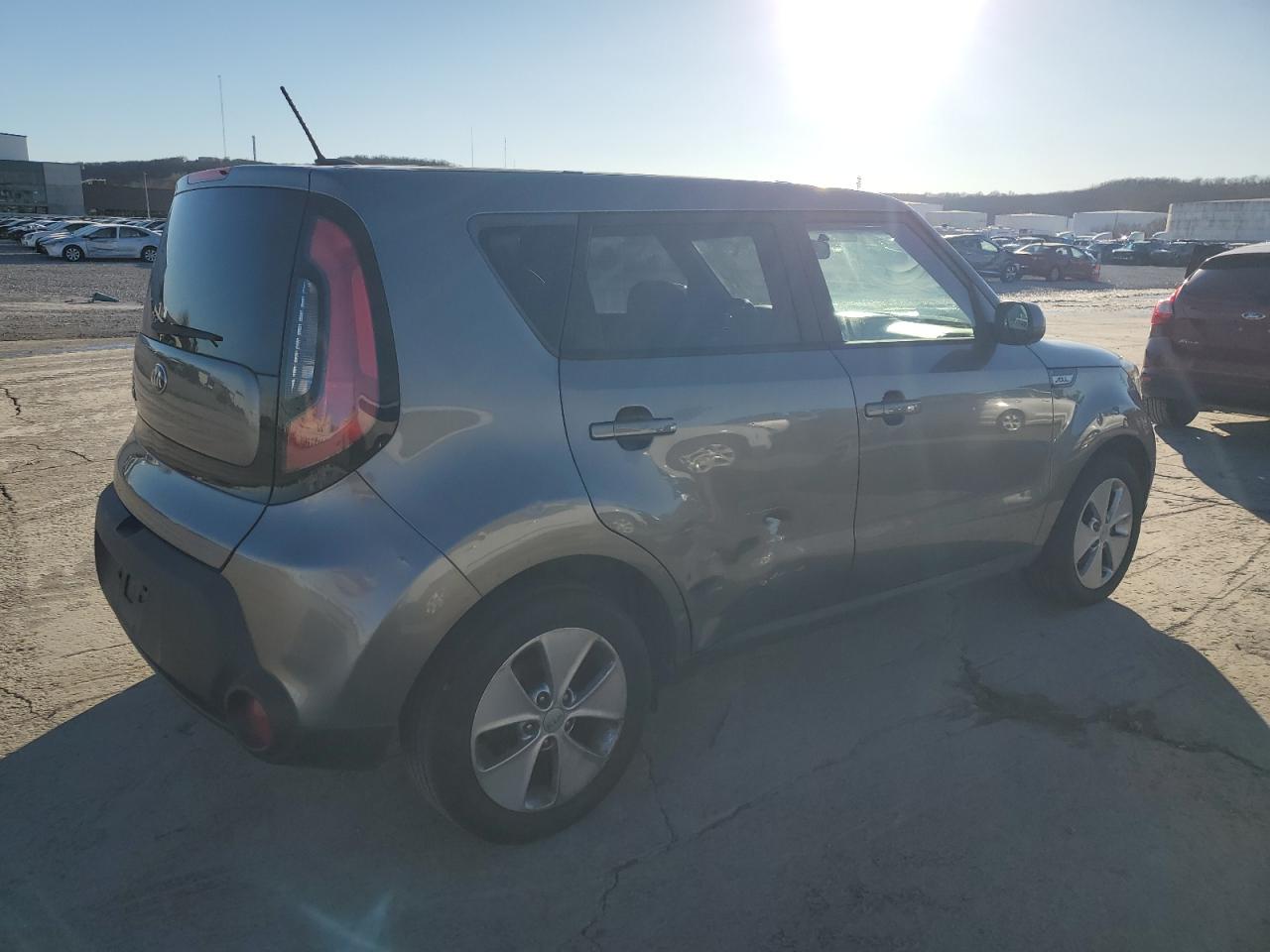 VIN KNDJN2A27G7307264 2016 KIA SOUL no.3