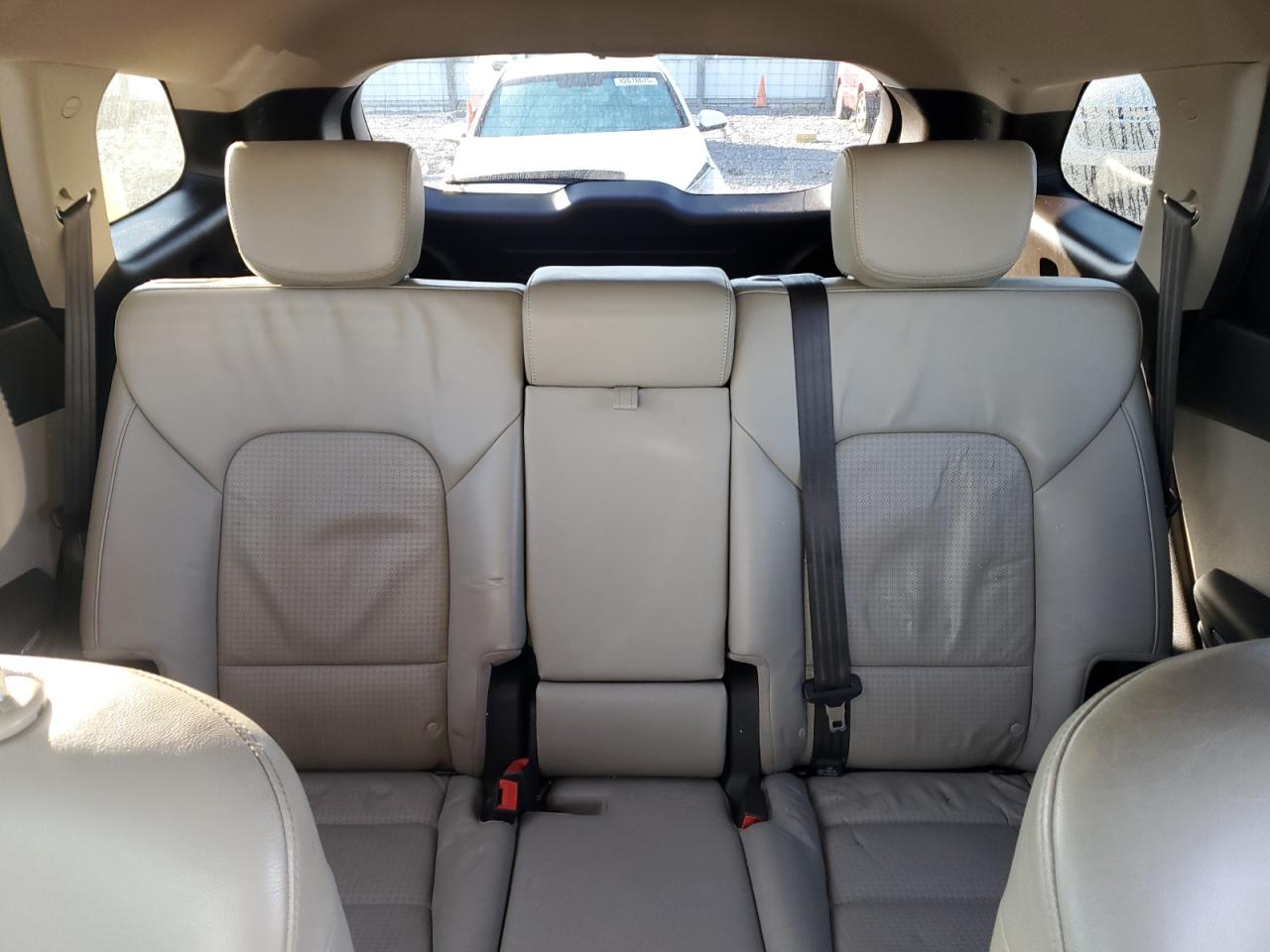 2013 Hyundai Santa Fe - Image 10