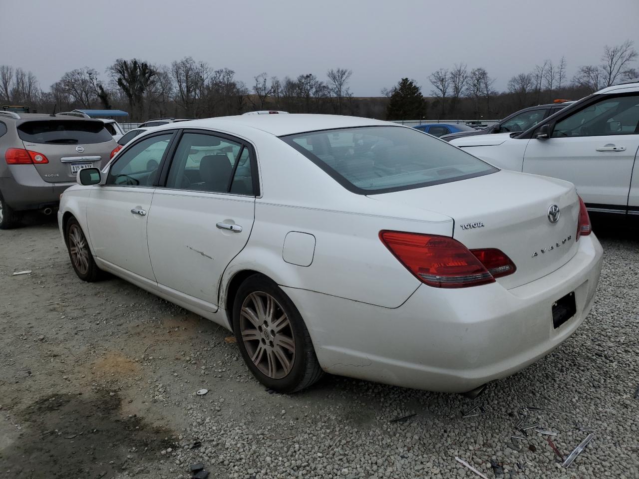 2008 Toyota Avalon - Image 2