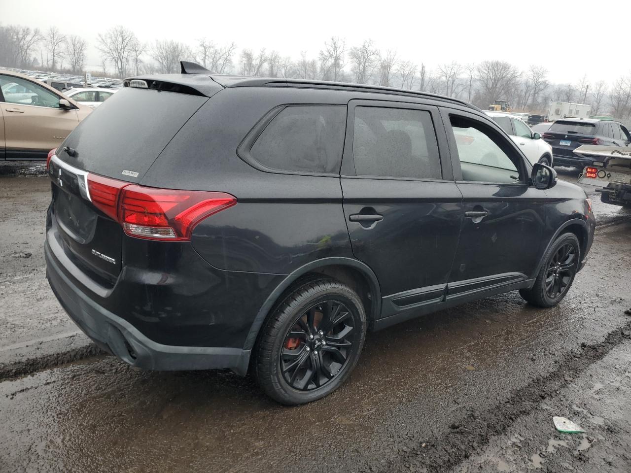 2018 Mitsubishi Outlander - Image 3
