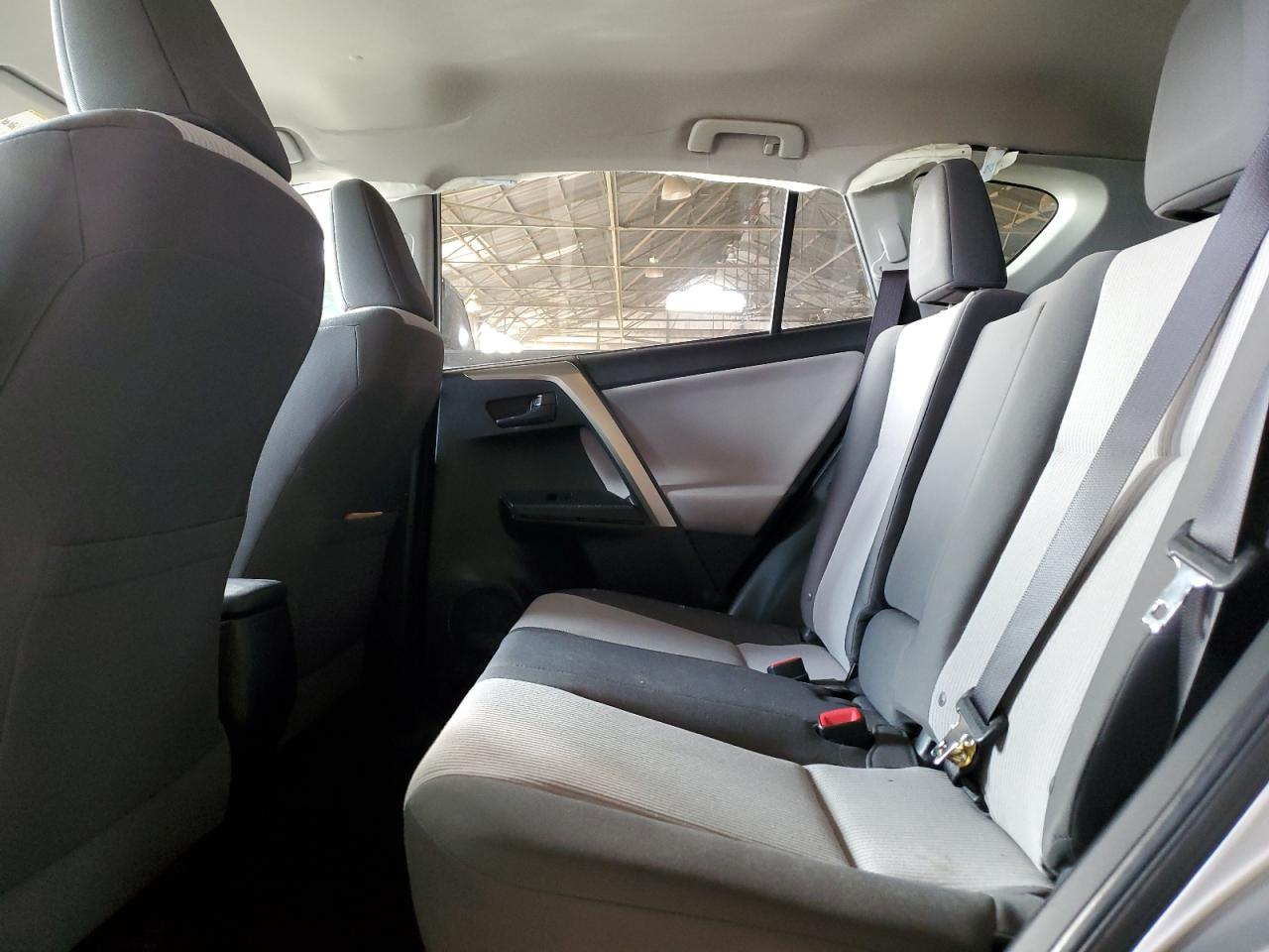 2015 Toyota RAV 4 - Image 11