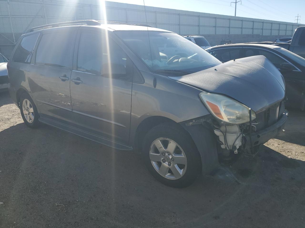 2004 Toyota Sienna - Image 4
