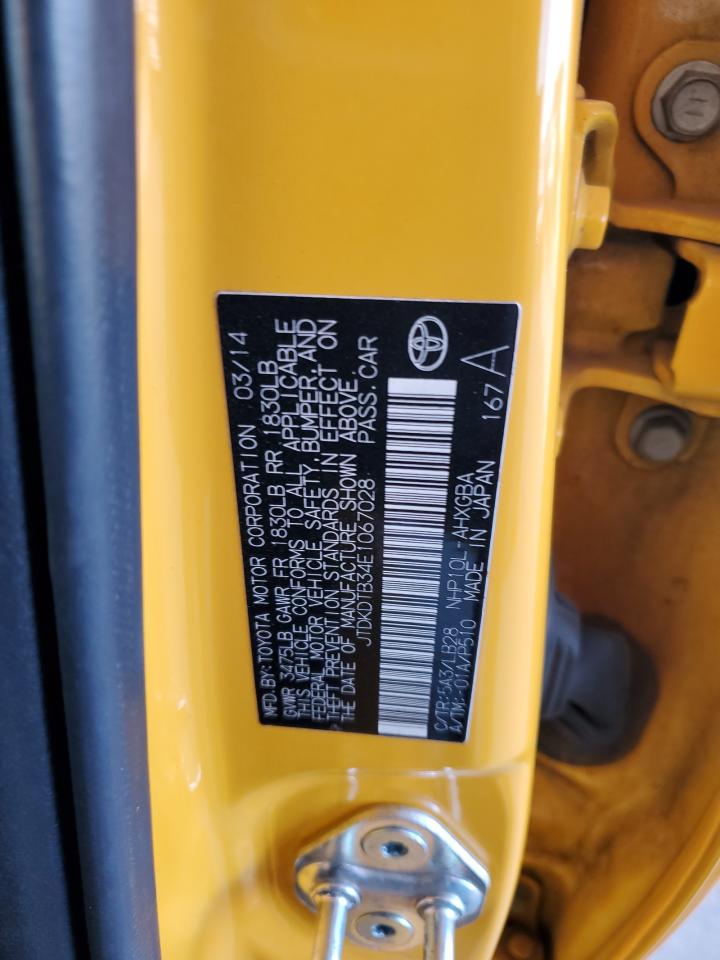 2014 Toyota Prius - Image 15
