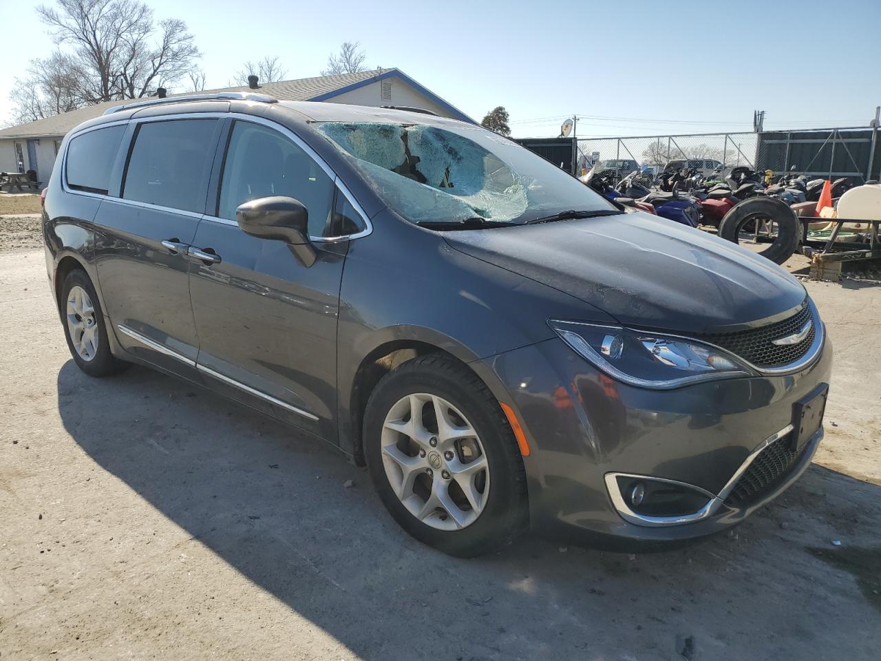 2018 Chrysler Pacifica - Image 4