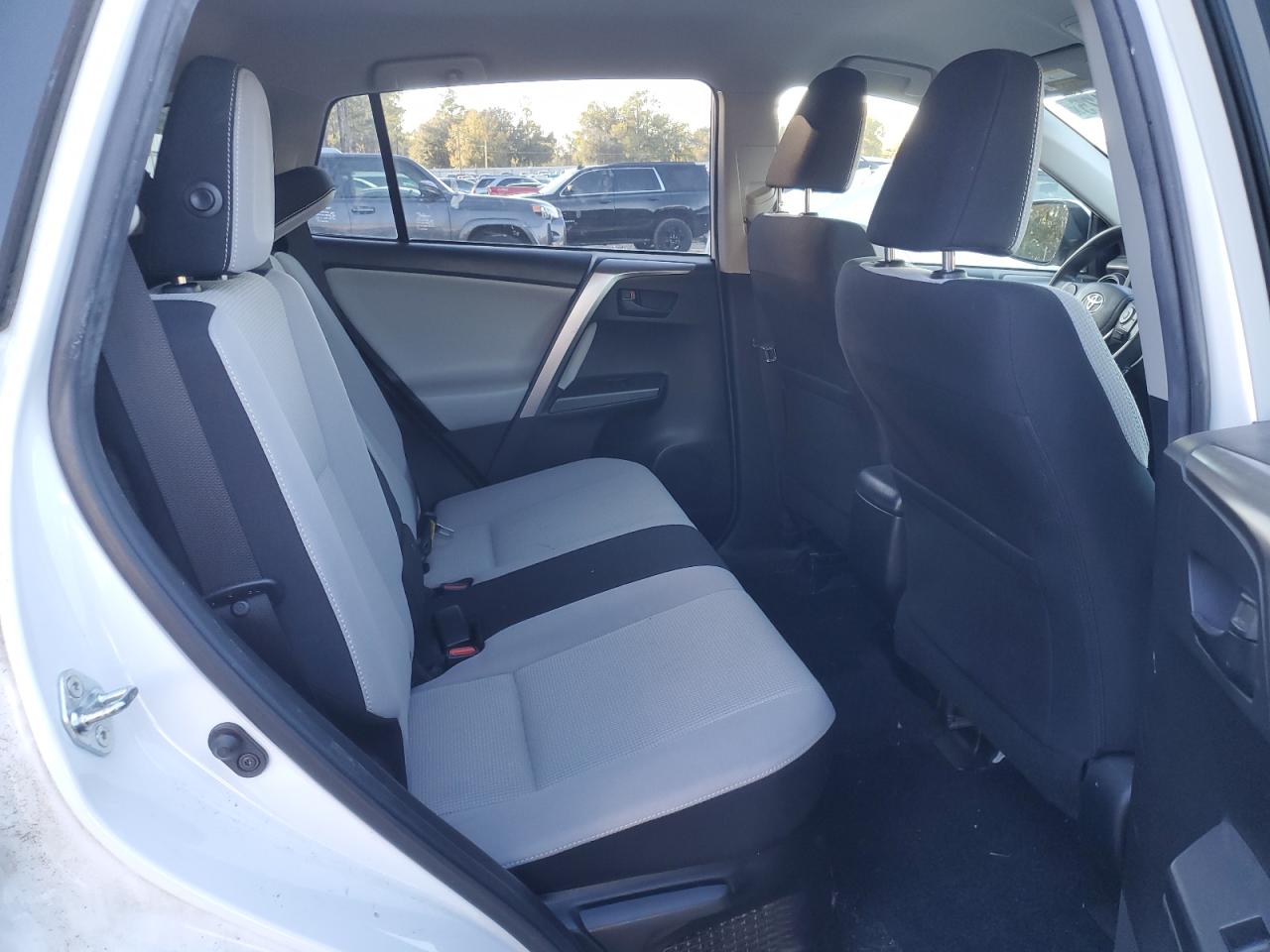 2018 Toyota RAV 4 - Image 10