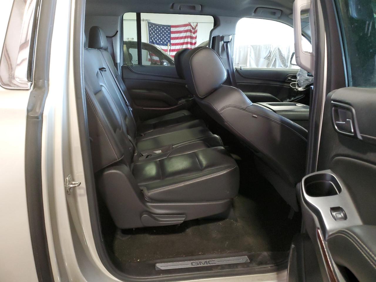 2017 GMC Yukon - Image 11