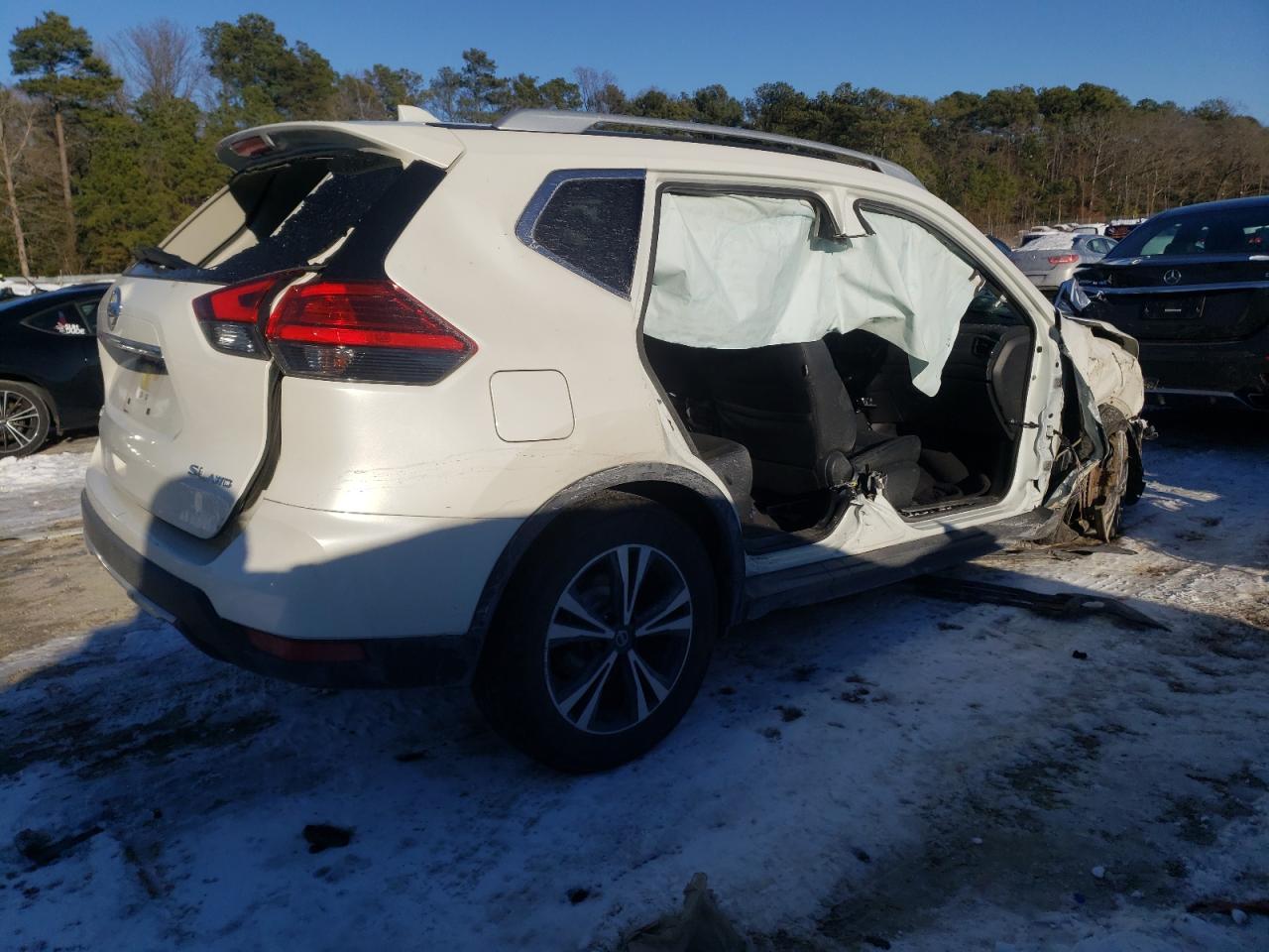 2017 Nissan Rogue - Image 3