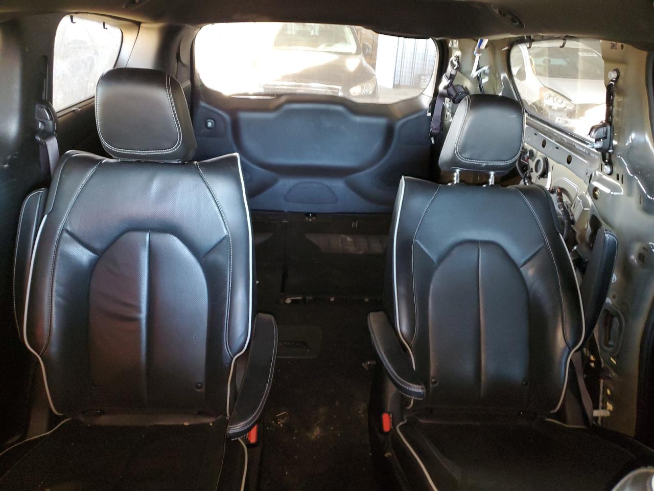 2021 Chrysler Pacifica - Image 10