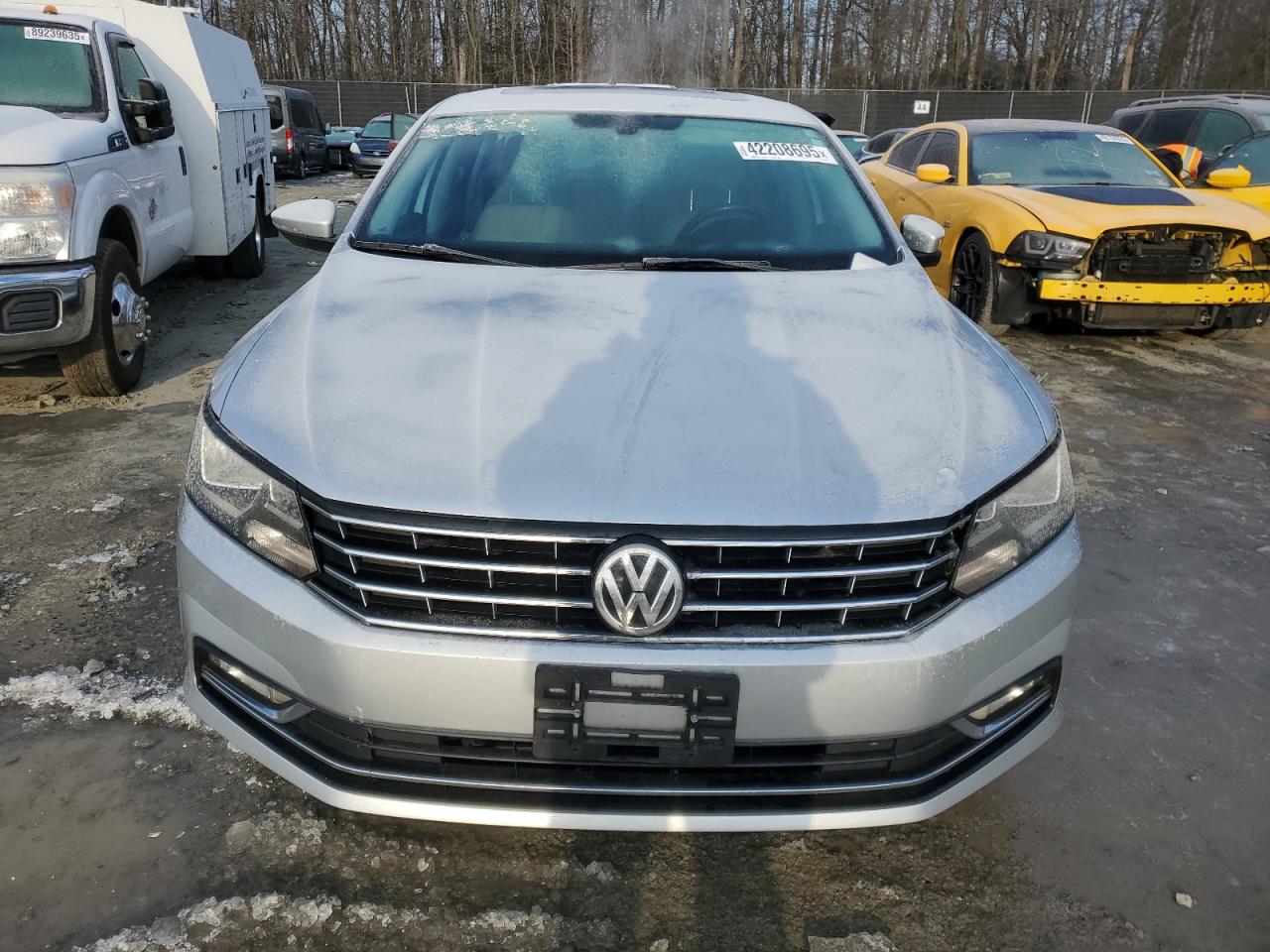 2016 Volkswagen Passat - Image 5