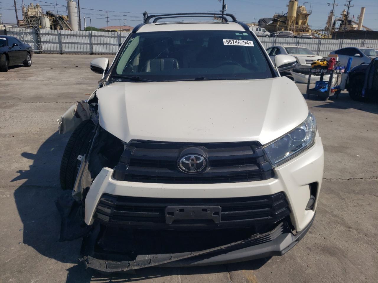 2018 Toyota Highlander - Image 5