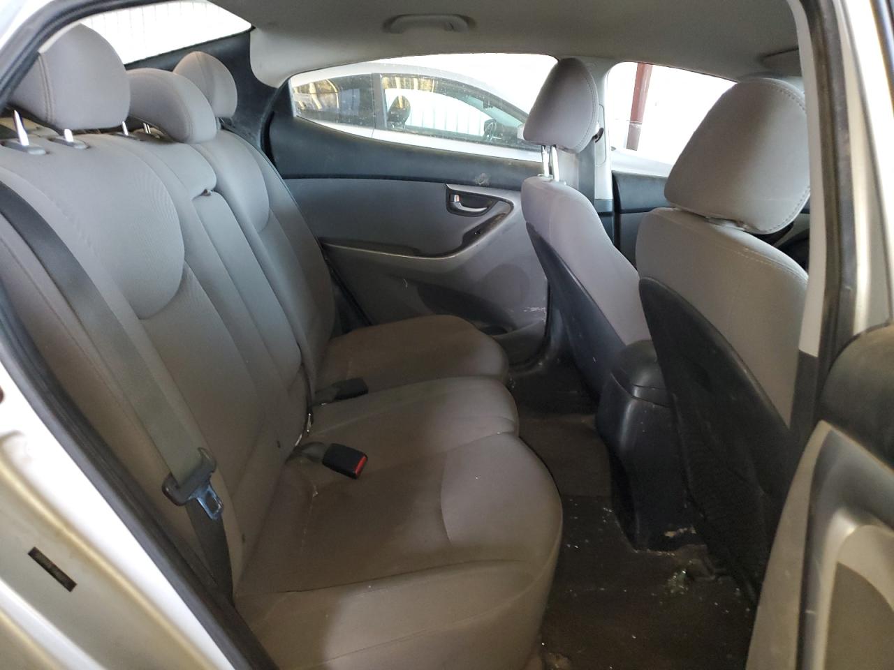 2016 Hyundai Elantra - Image 10