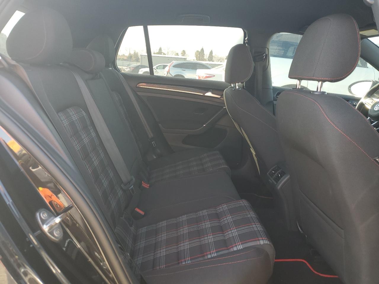 2017 Volkswagen GTI - Image 10