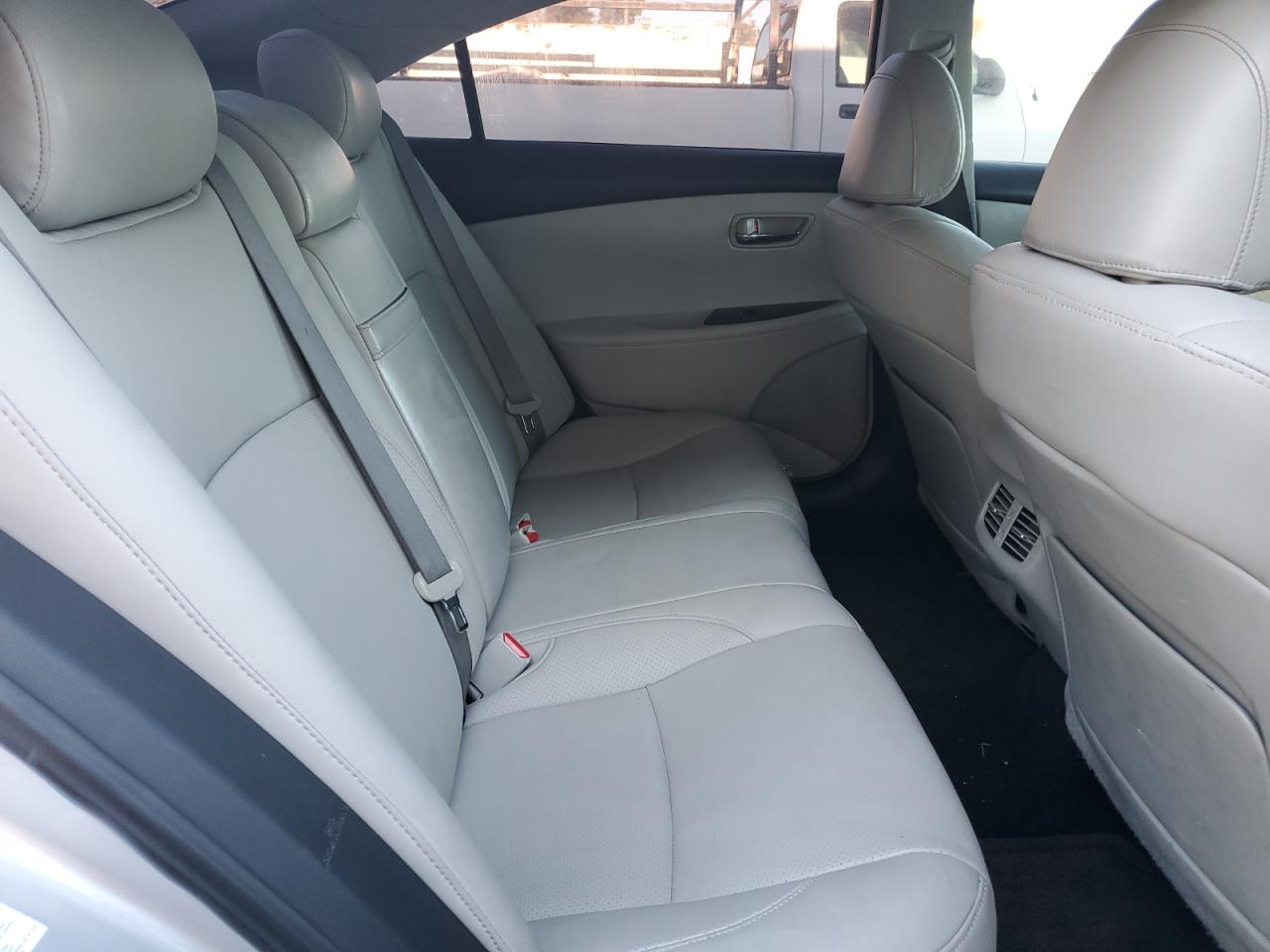 2010 Lexus ES - Image 10