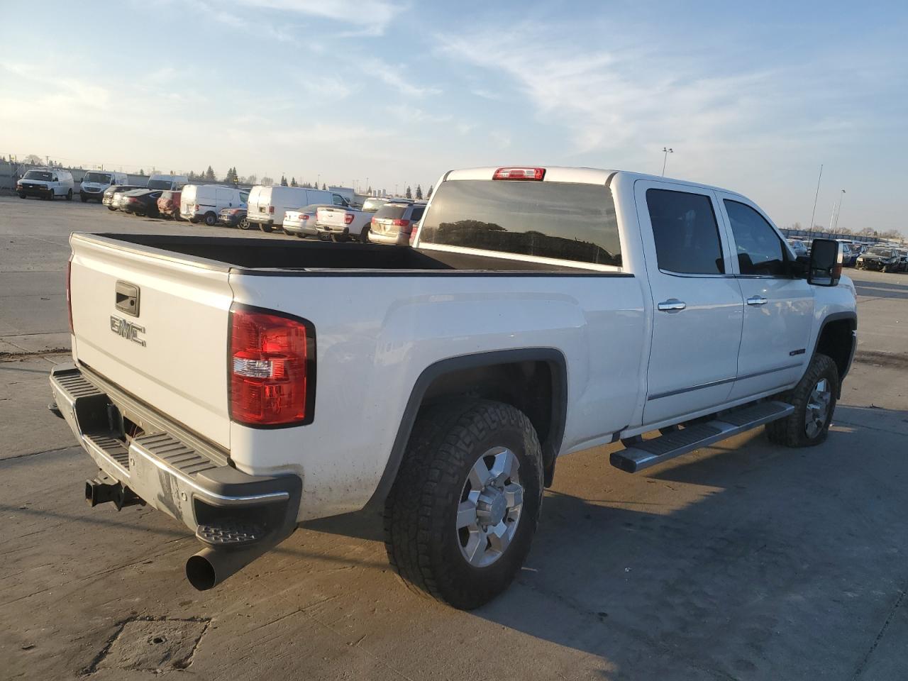 2018 GMC Sierra - Image 3