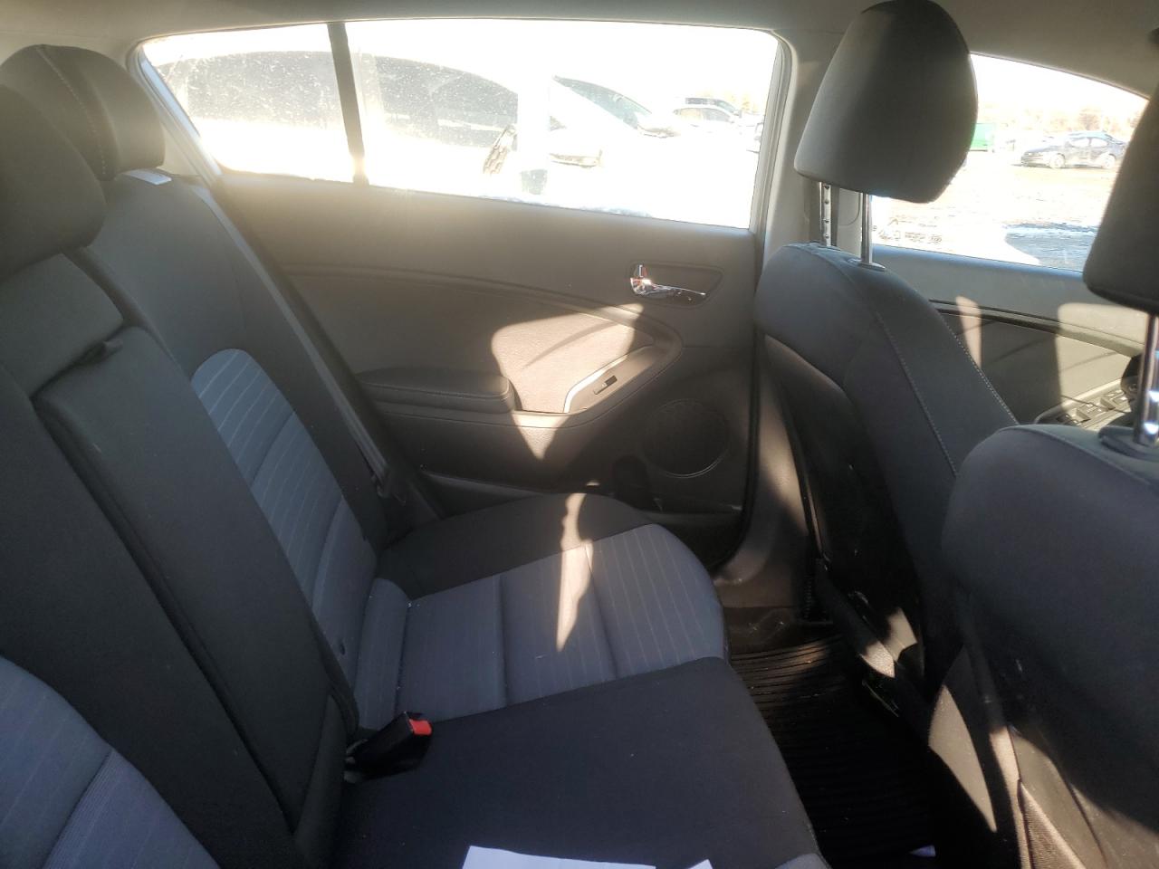 2016 Kia Forte - Image 10