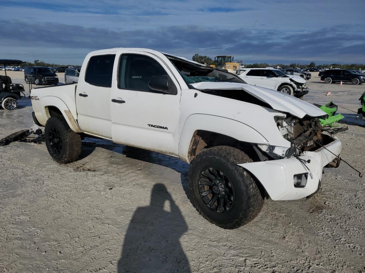 2015 Toyota Tacoma - Image 4