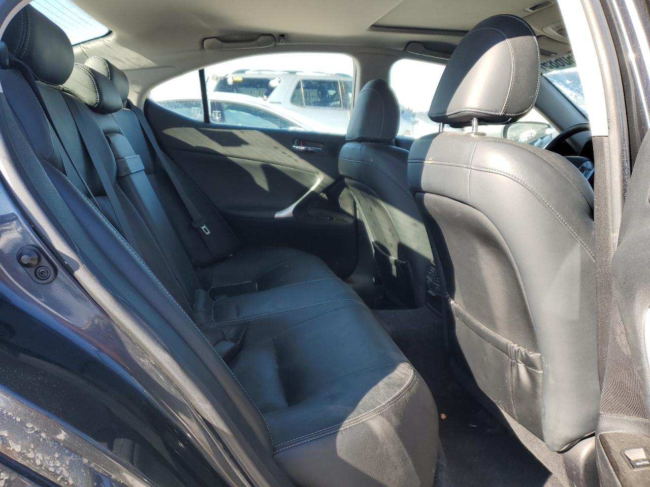2011 Lexus IS - Image 10