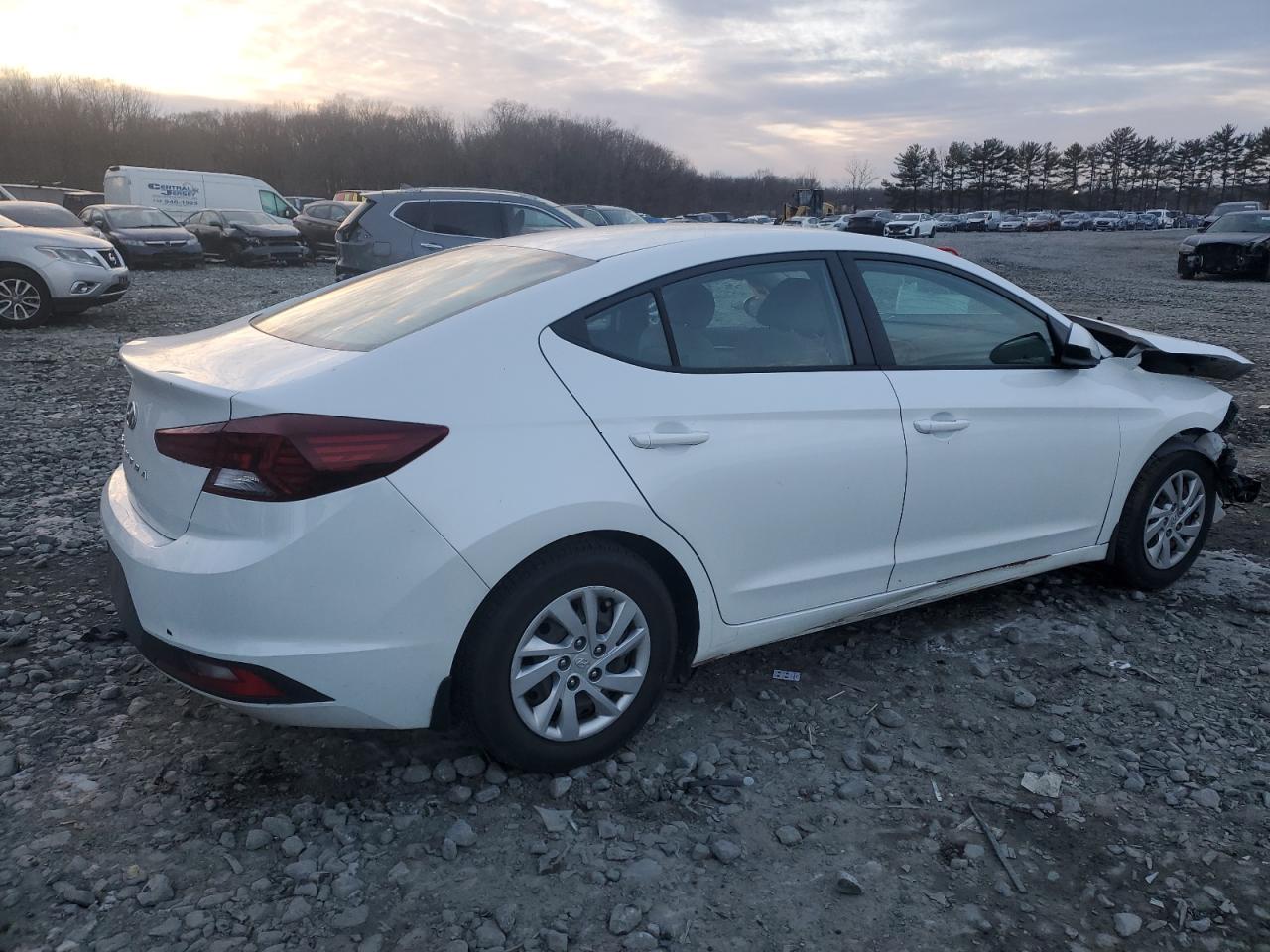 2020 Hyundai Elantra - Image 3