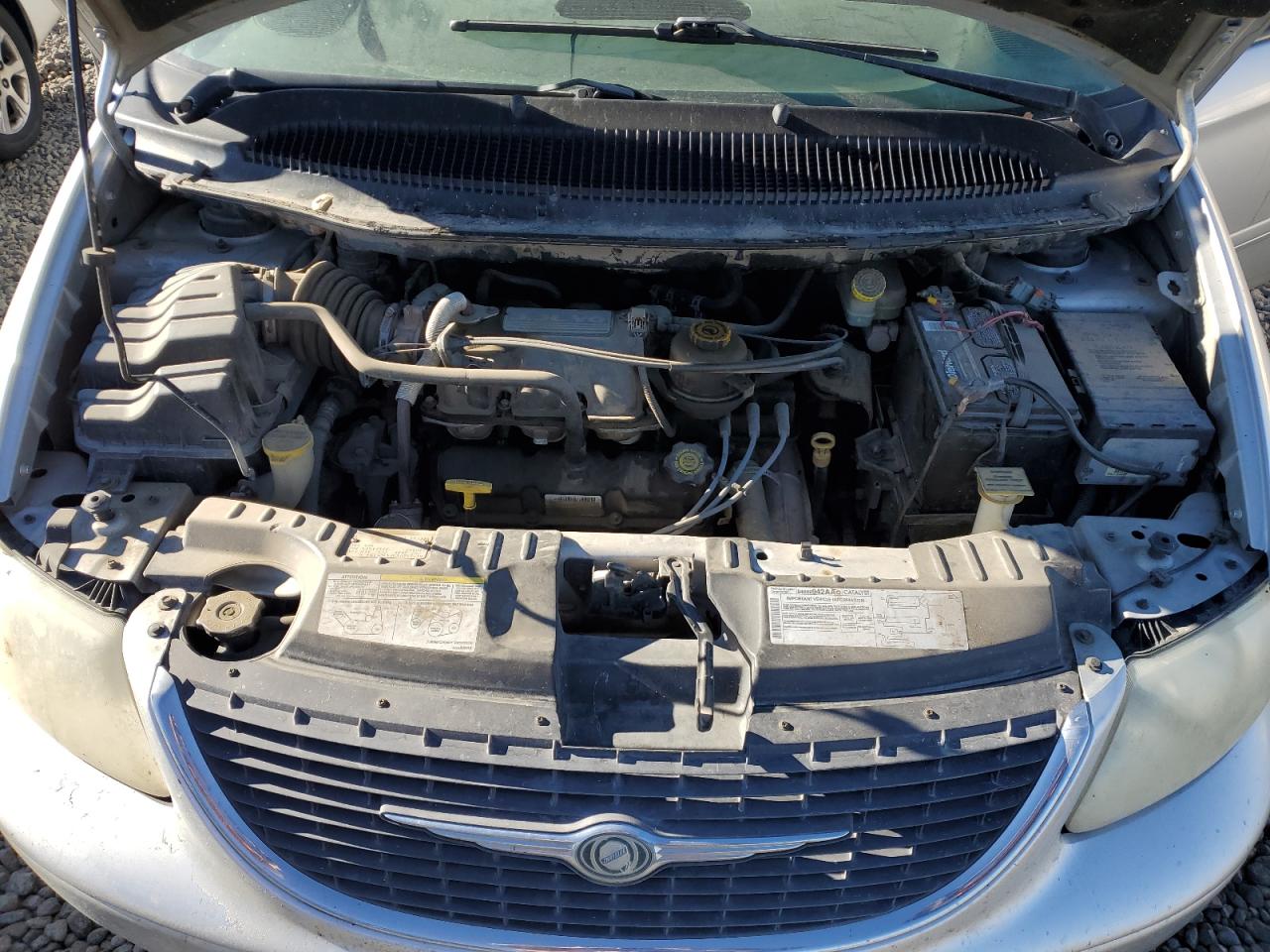 2004 Chrysler Town & Country - Image 11