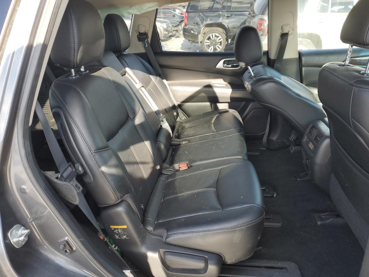 2015 Nissan Pathfinder - Image 11