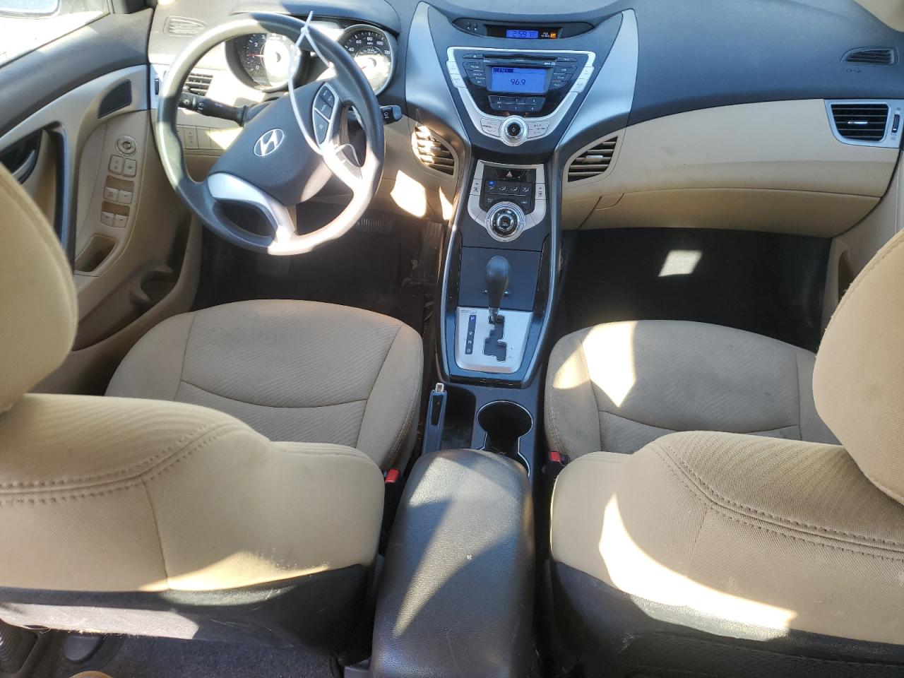 2013 Hyundai Elantra - Image 8