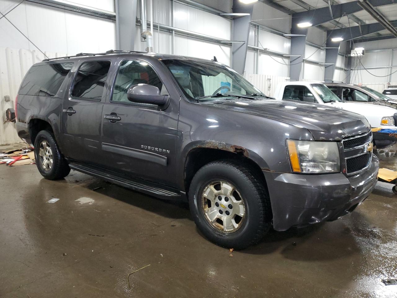 2010 Chevrolet Suburban - Image 4