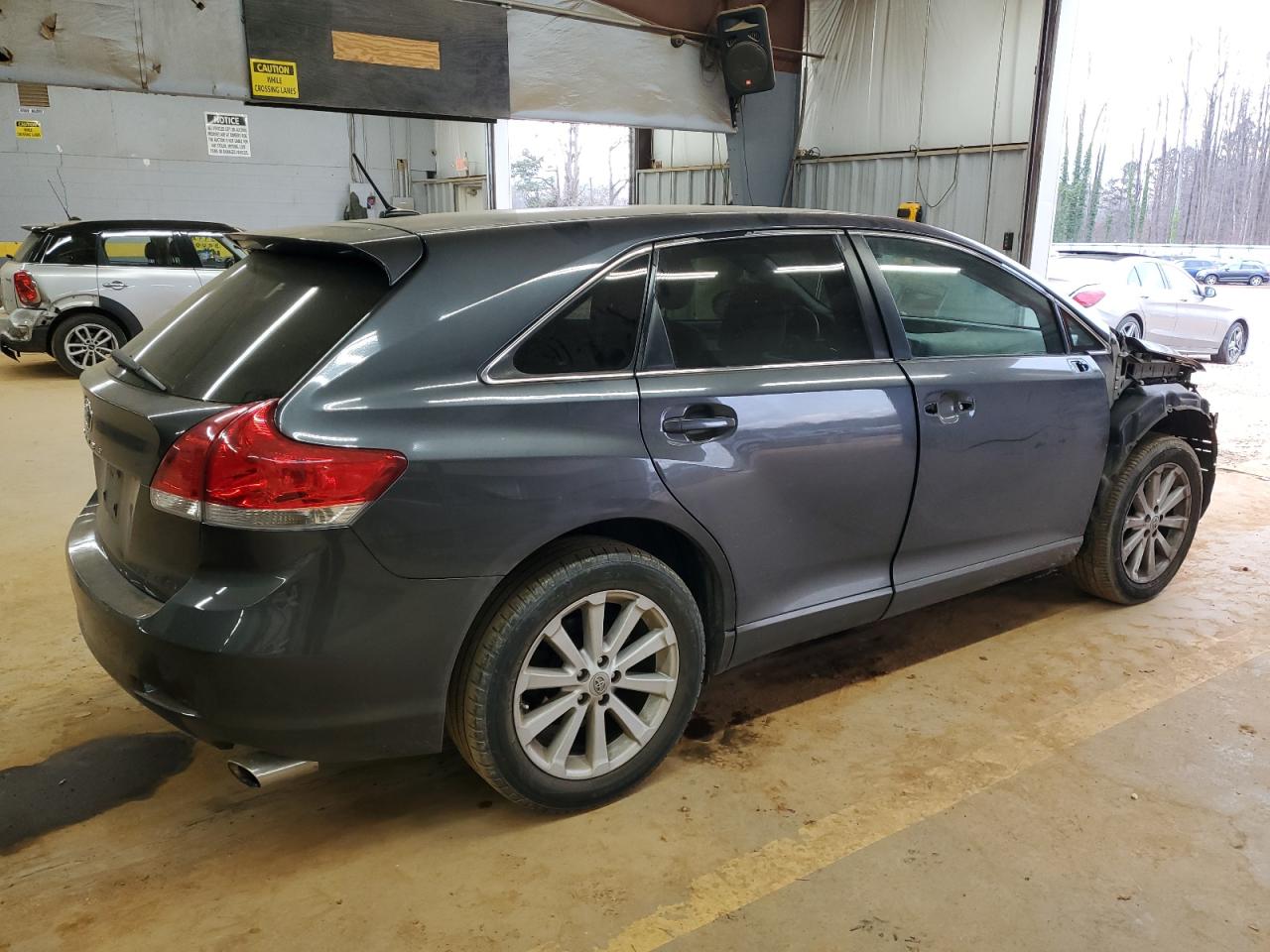 2010 Toyota Venza - Image 3