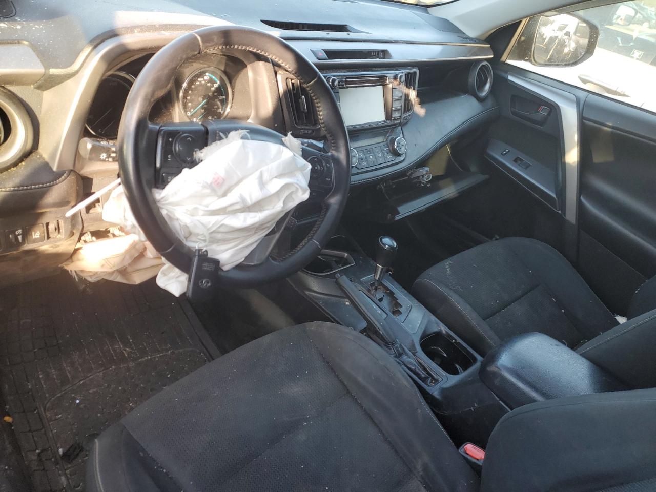 2017 Toyota RAV 4 - Image 8