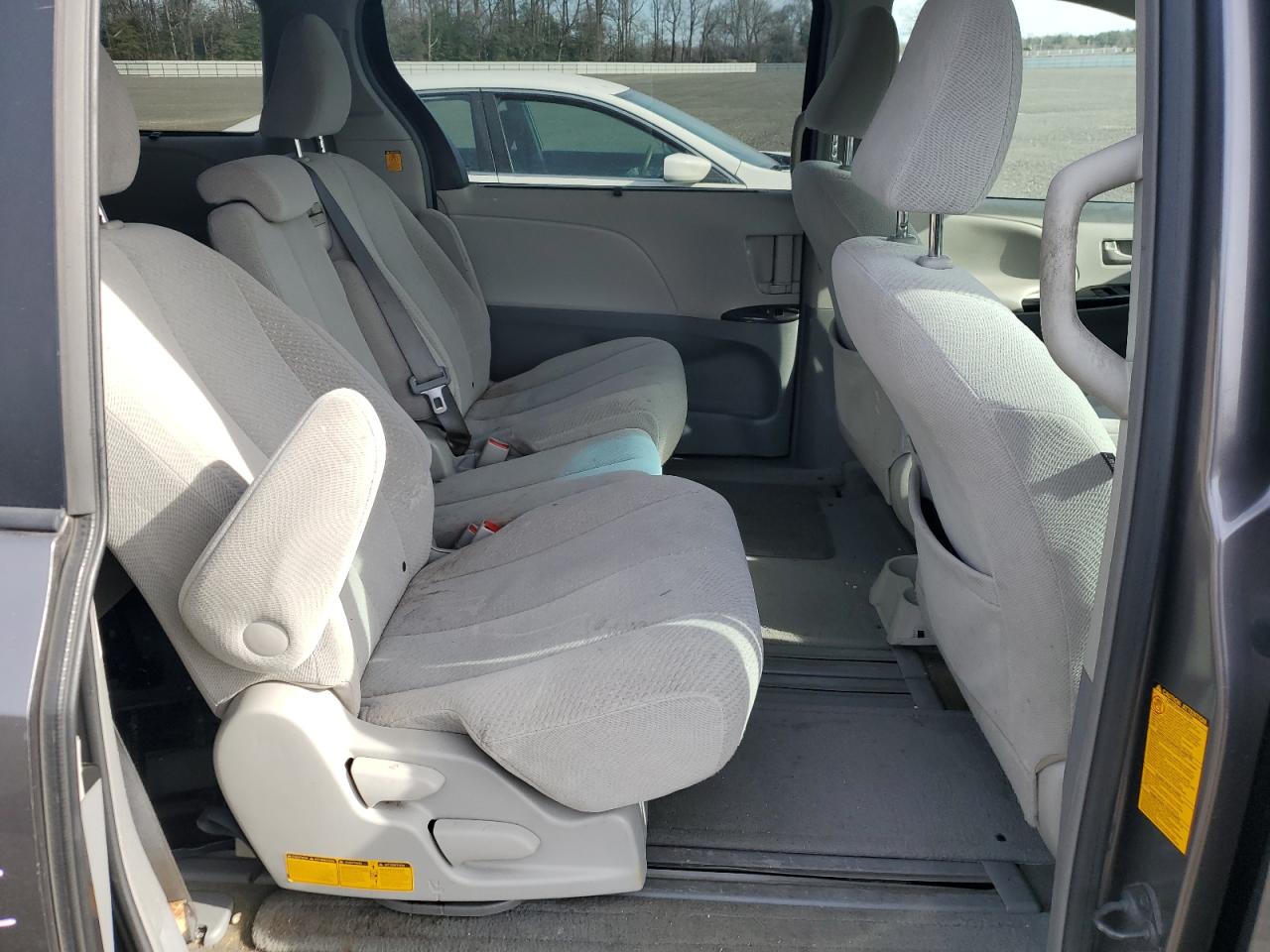2011 Toyota Sienna - Image 11