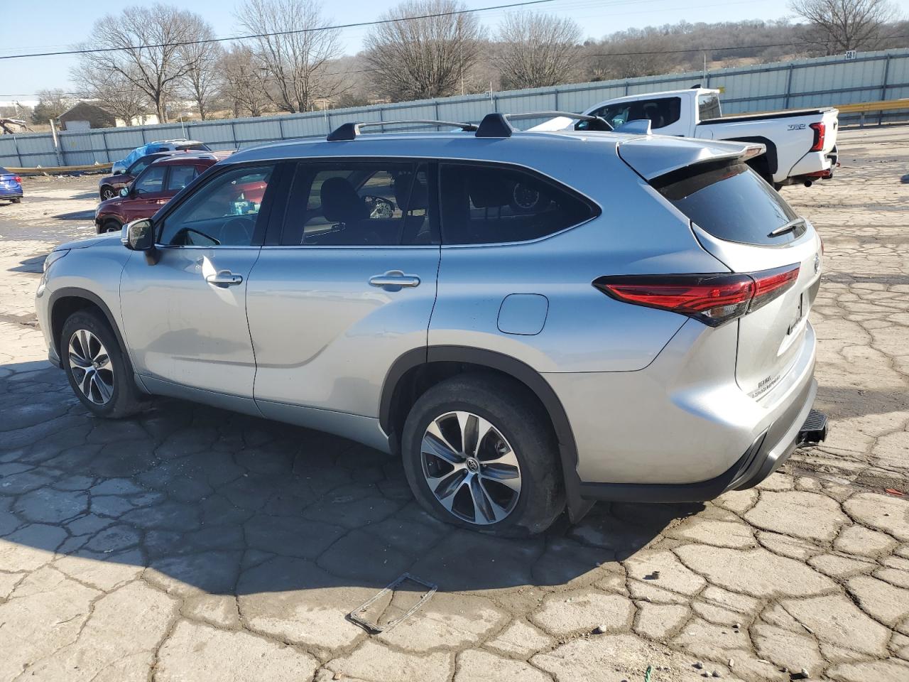 2022 Toyota Highlander - Image 2