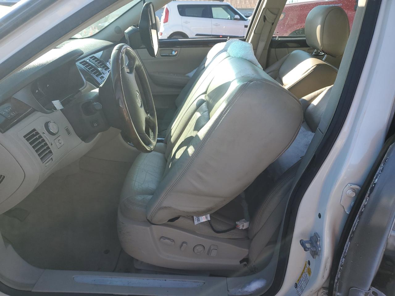 2011 Cadillac DTS - Image 7