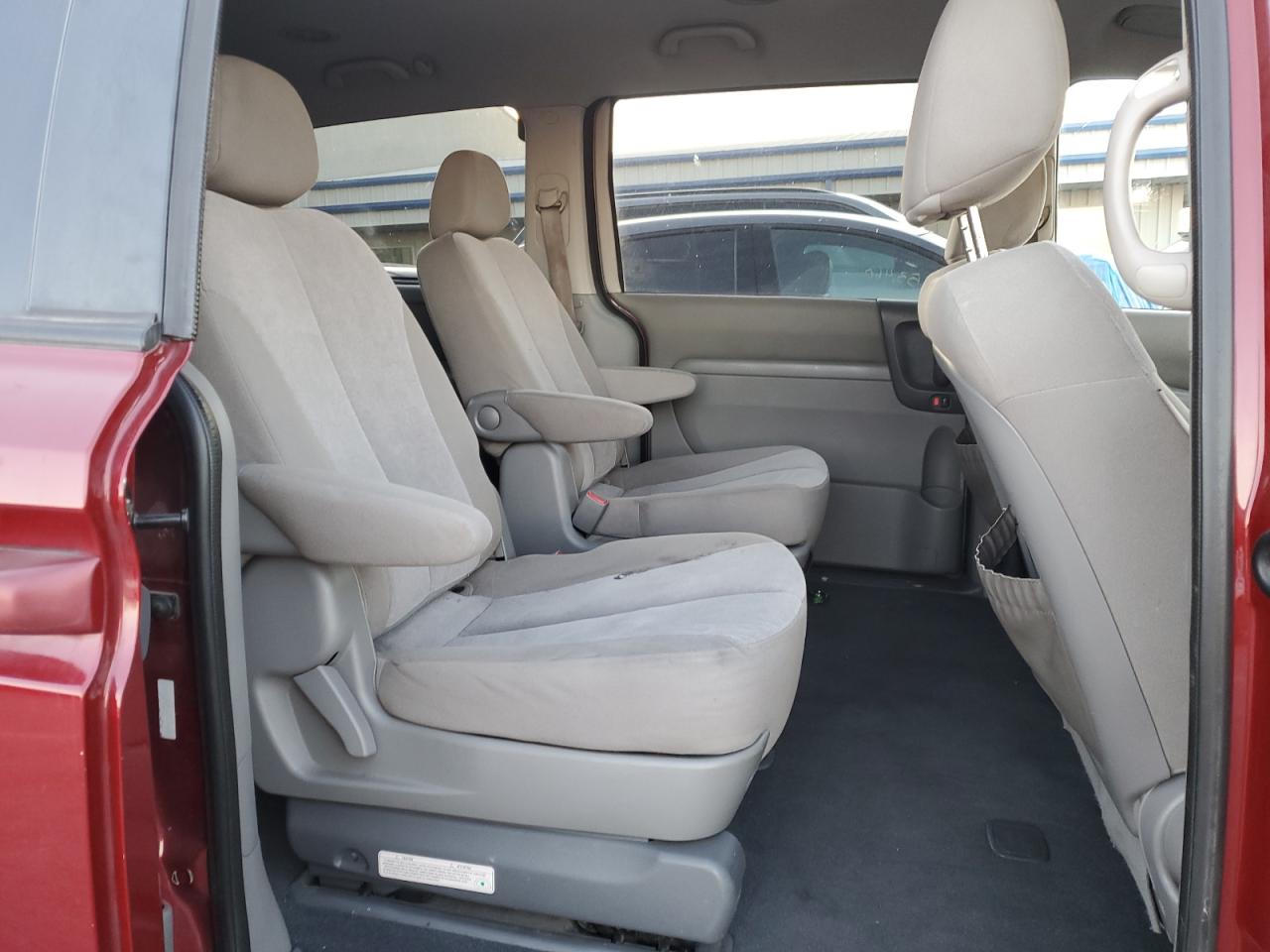 2011 Kia Sedona - Image 10