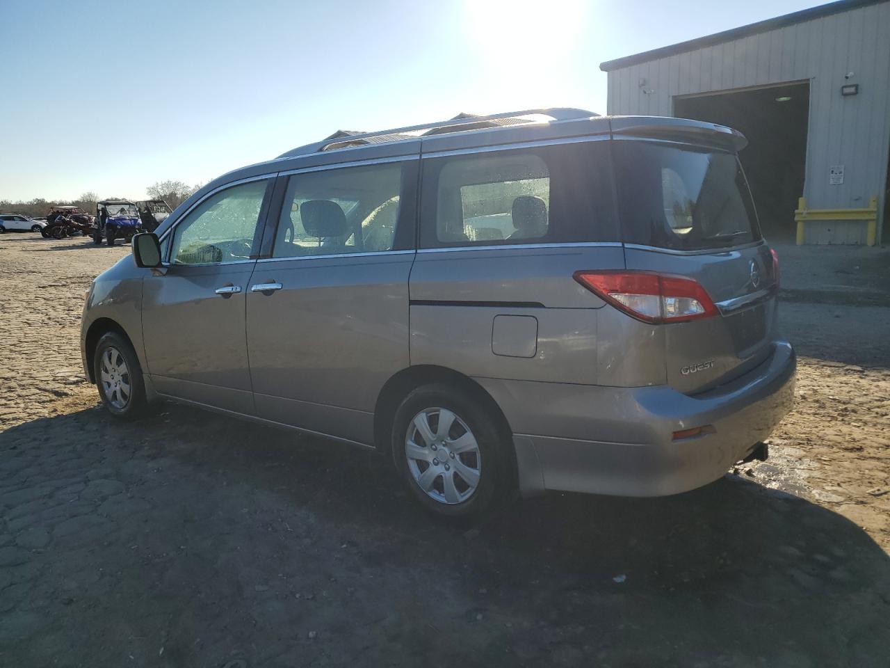 2013 Nissan Quest - Image 2