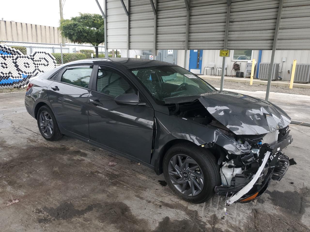 2024 Hyundai Elantra - Image 4