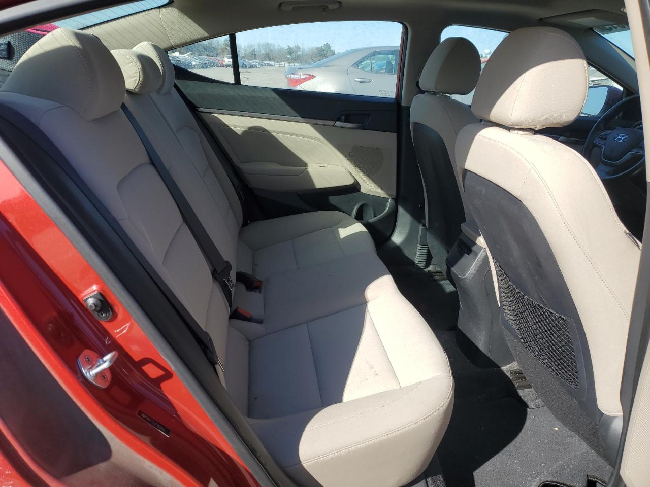 2018 Hyundai Elantra - Image 10