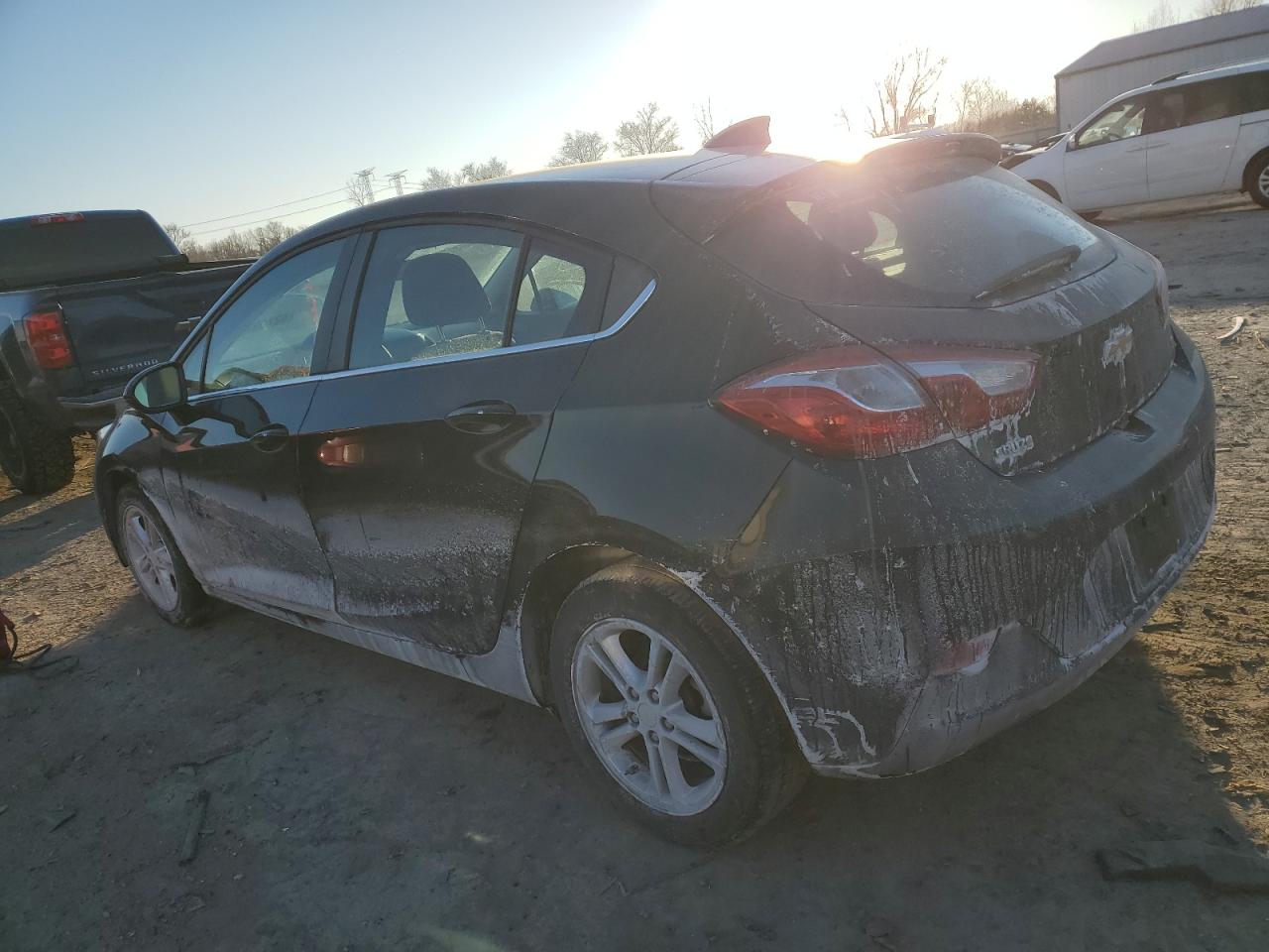 2018 Chevrolet Cruze - Image 2