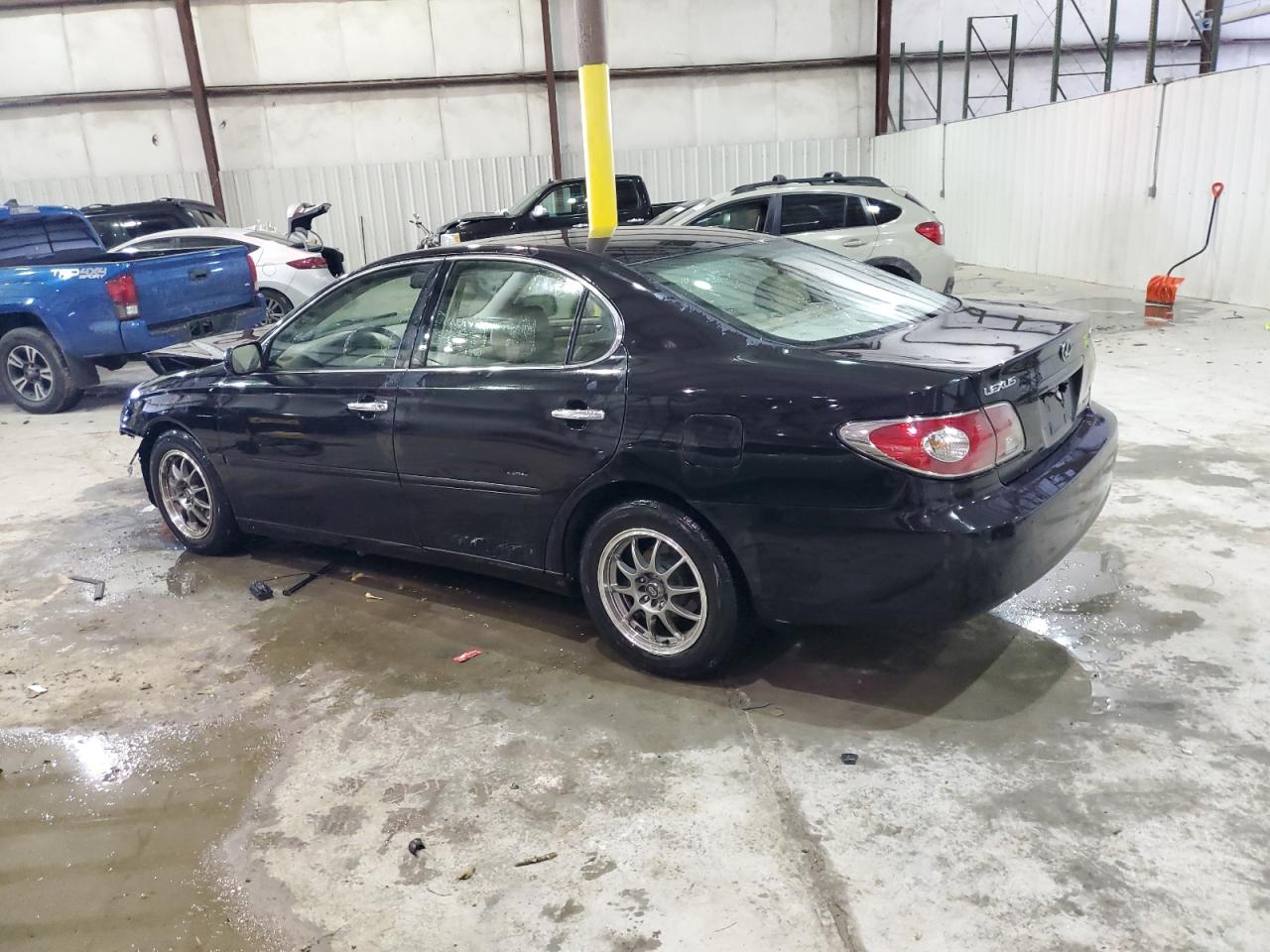 2003 Lexus ES - Image 2