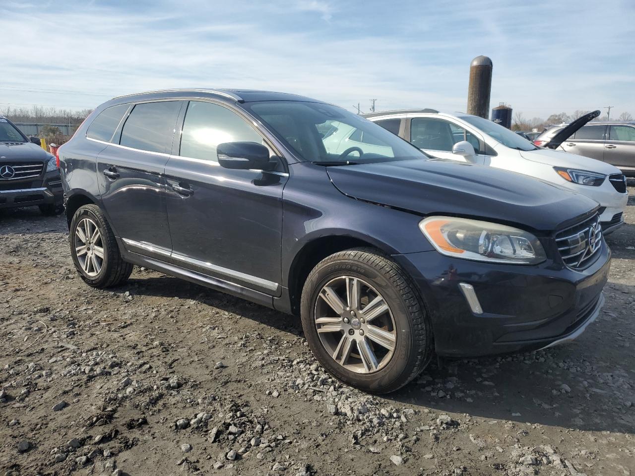 2017 Volvo XC60 - Image 4