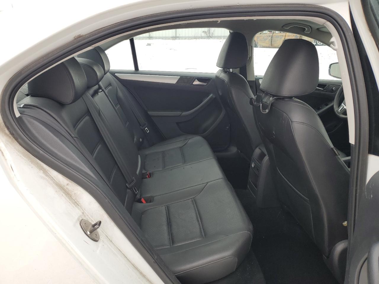 2014 Volkswagen Jetta - Image 10