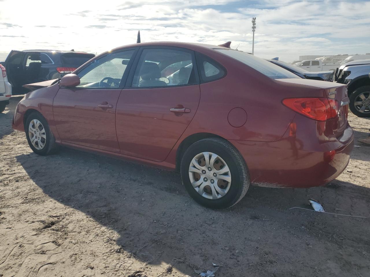2010 Hyundai Elantra - Image 2