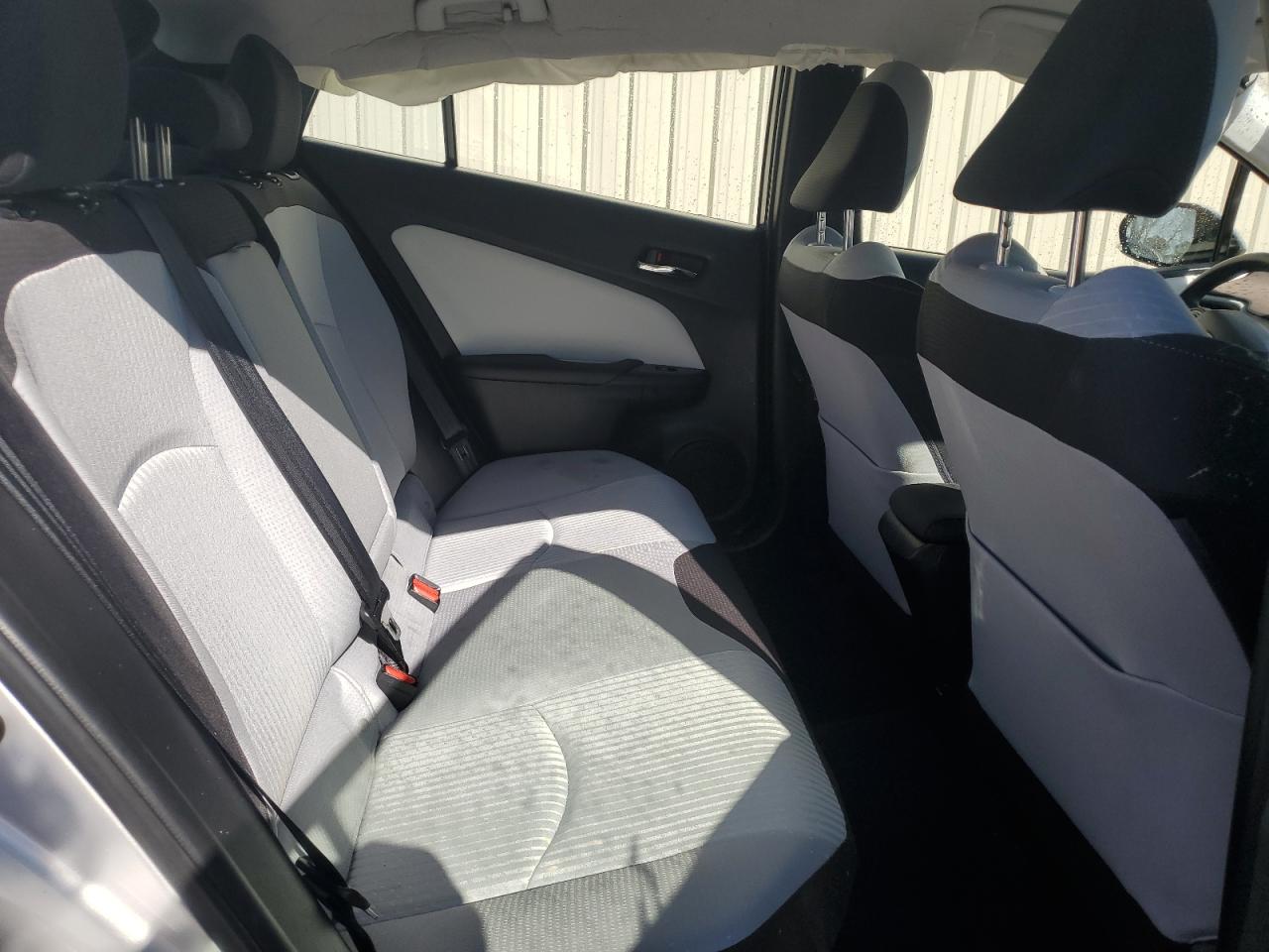 2017 Toyota Prius - Image 10