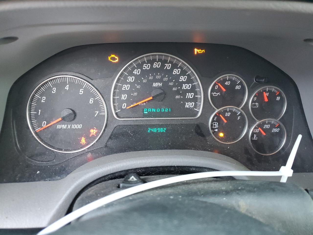 2005 GMC Envoy - Image 9