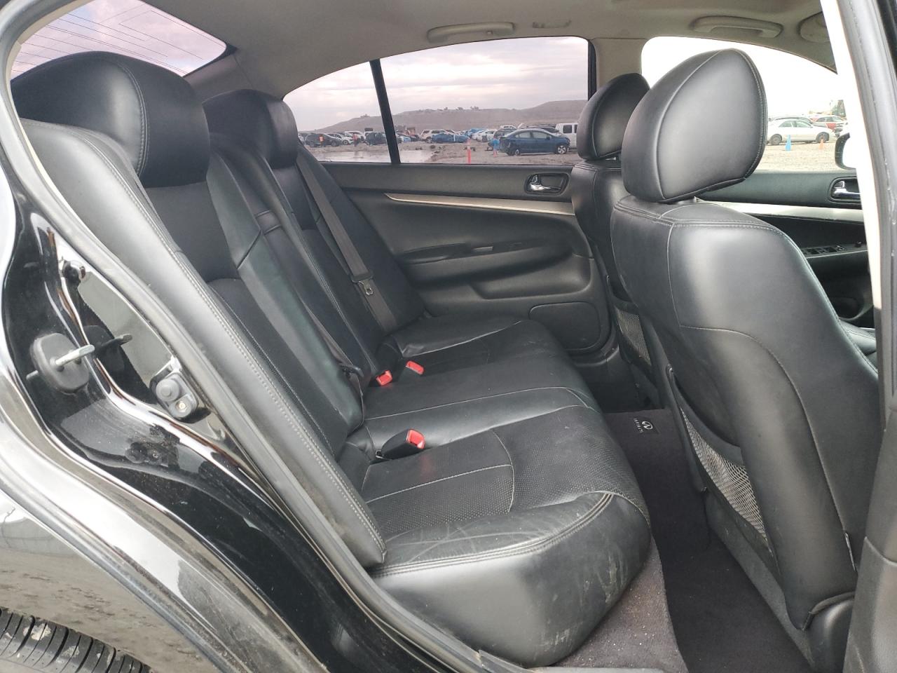 2011 Infiniti G - Image 10