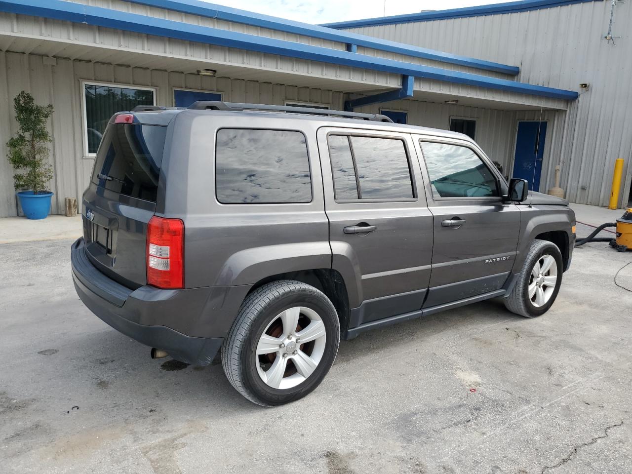 VIN 1C4NJPBB2ED752678 2014 JEEP PATRIOT no.3