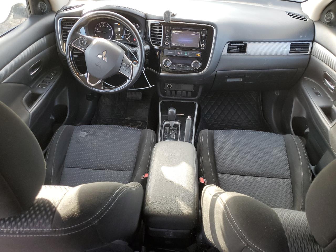2017 Mitsubishi Outlander - Image 8